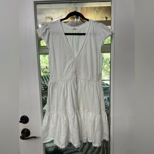 😎💃Dylan💃😎White VNeck Sleeveless Dress Size Small